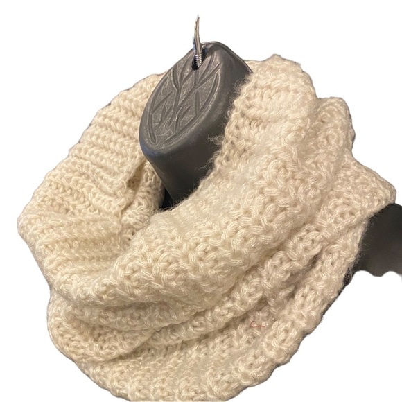H&M Light Tan Colored Cowl Neck Knit Infinity Scarf Women's O/S - Picture 1 of 7